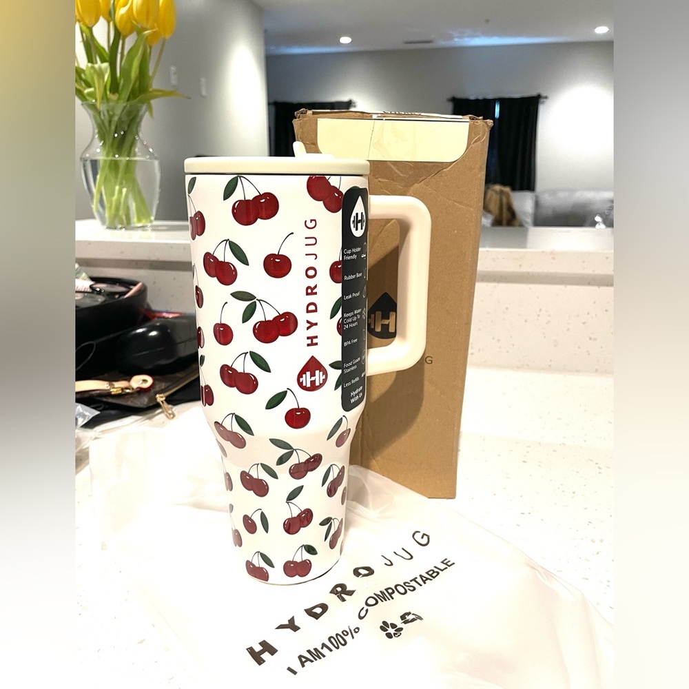 BRAND NEW LIMITED EDITION CHERRY HYDROJUG 40oz Traveler